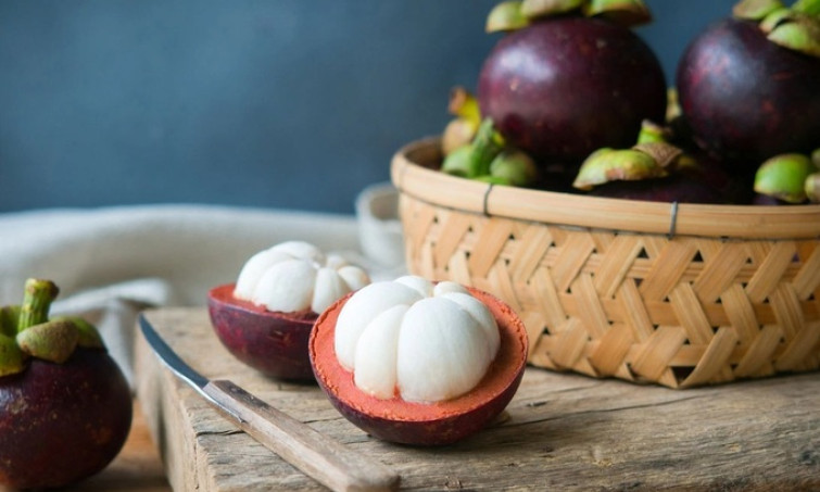 Ăn măng cụt xanh cần loại bỏ 2 bộ phận có thể gây độc