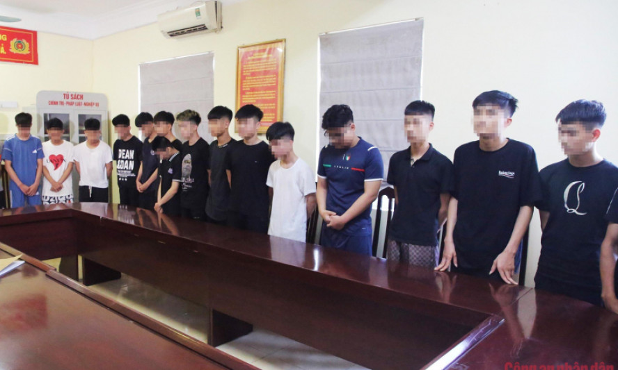 Nhóm trẻ trâu mang dao đi “cháy phố” rồi chém người