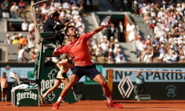 Djokovic thắng nhọc ở vòng ba Roland Garros