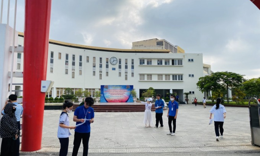 Xin đặc cách vào lớp 10 cho nữ sinh ngạt khí trong ôtô