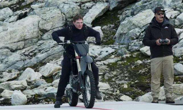 Tom Cruise tập 500 lần nhảy dù cho 'Mission: Impossible 7'