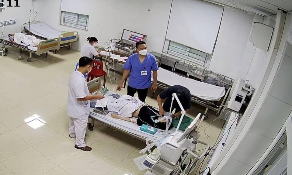 Diễn biến mới nhất về tình hình sức khỏe 2 nạn nhân trong vụ 3 bố con bật điều hòa ngủ trong xe ô tô