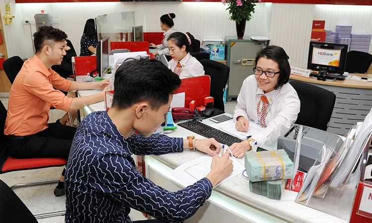 Xu hướng giảm lãi vay dần rõ nét 