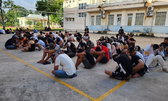 Kiên Giang: Kiểm tra quán karaoke, gần 80 người dương tính với ma túy