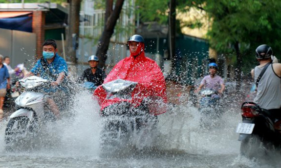 Chiều tối nay miền Bắc mưa lớn, cảnh báo nhiều điểm ngập lụt ở Hà Nội