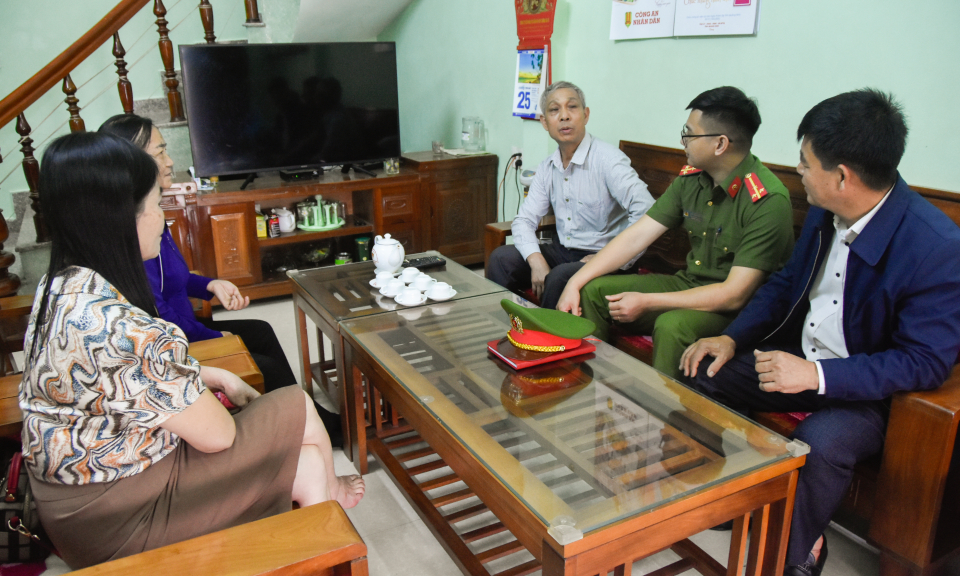 Vận động nhân dân giao nộp vũ khí, vật liệu nổ
