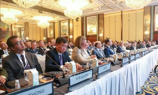 Vietnam attends 20th Shangri-La Dialogue in Singapore