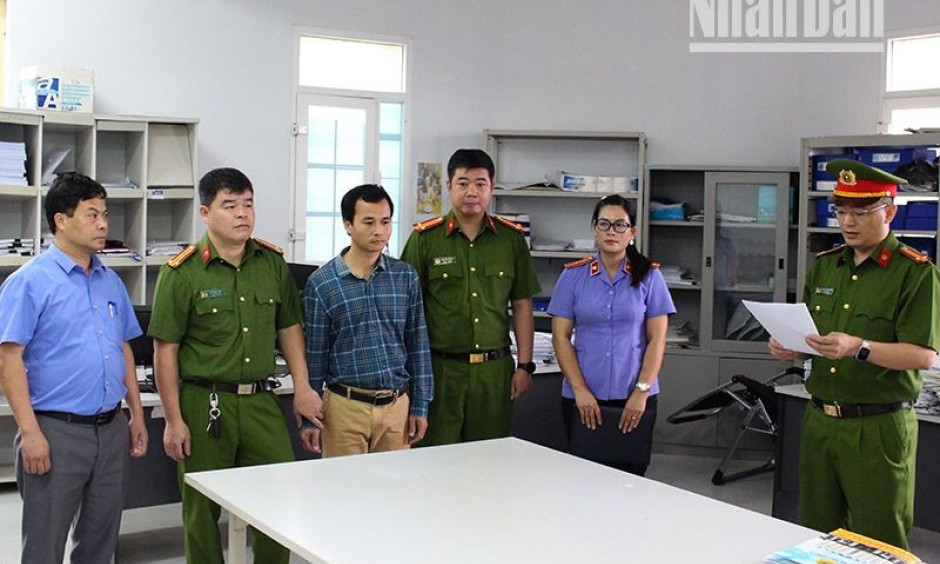 Khởi tố, bắt tạm giam Phó Giám đốc một trung tâm Trường Đại học Tây Bắc