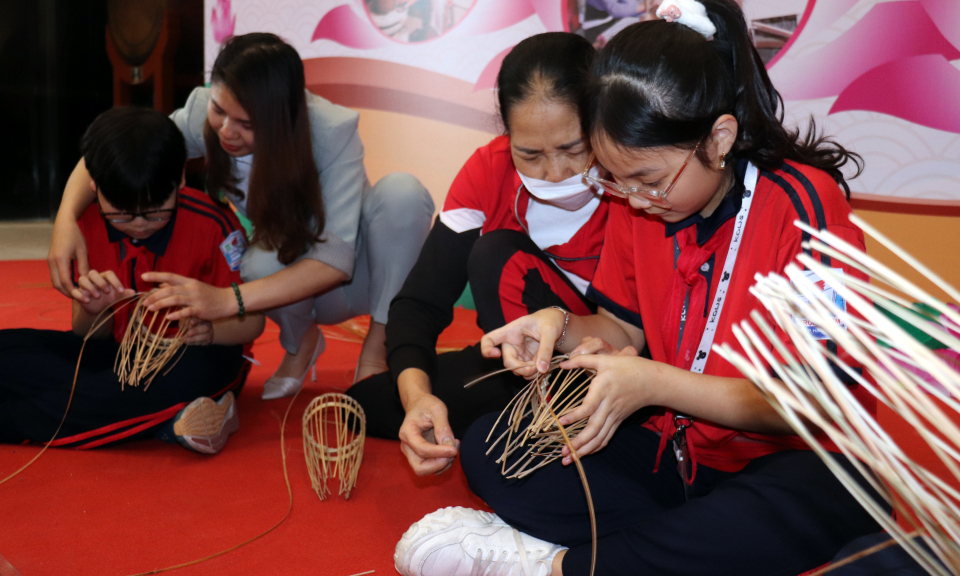 Ngày hè bổ ích, "học mà chơi" ở Bảo tàng Quảng Ninh