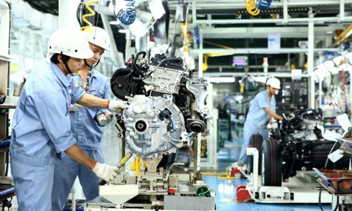 Industrial production continues recovery but difficulties remain