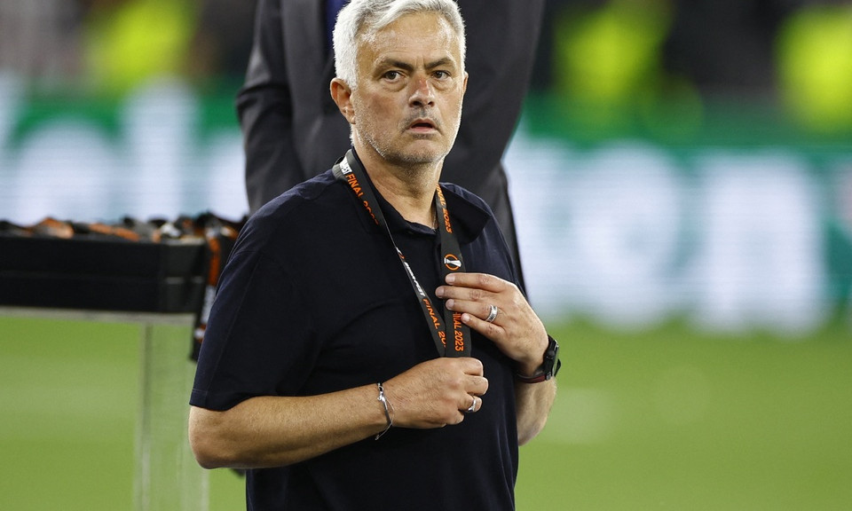 Mourinho trả giá đắt