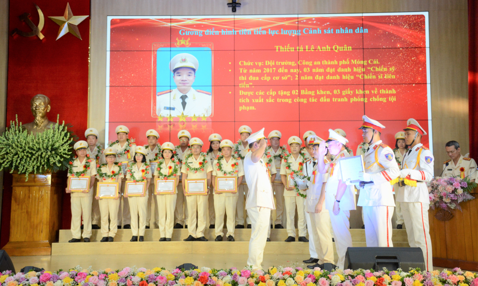 Học Bác để rèn luyện bản lĩnh, lòng trung thành, ý chí chiến đấu không khoan nhượng với tội phạm