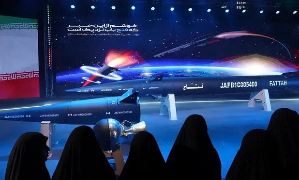 Iran vừa công bố tên lửa siêu vượt âm đầu tiên, Mỹ lập tức ban bố trừng phạt
