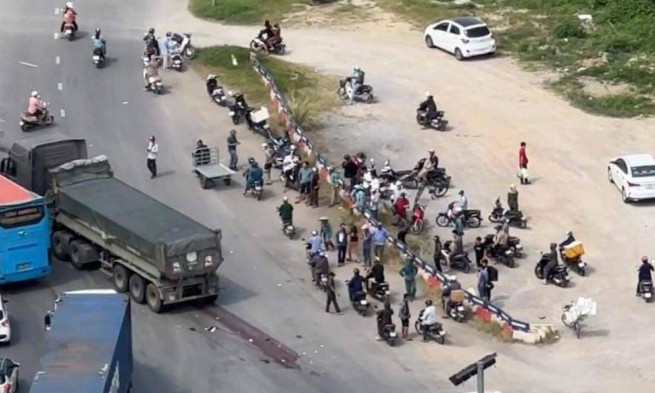 Xe đầu kéo đâm xe máy ở vòng xuyến QL1A tránh TP Thanh Hóa, 1 người tử vong
