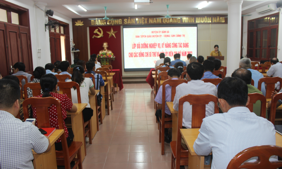 Đầm Hà: Bồi dưỡng nghiệp vụ, kỹ năng công tác Đảng 