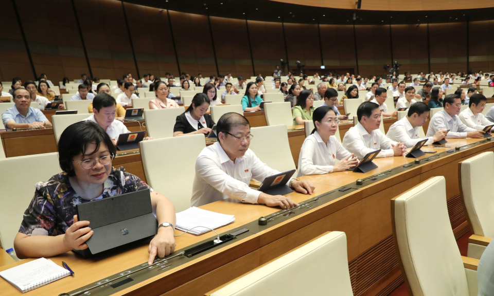 Biểu quyết thông qua Nghị quyết về Chương trình giám sát của Quốc hội năm 2024