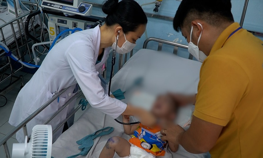 Phân biệt loét miệng và tay chân miệng