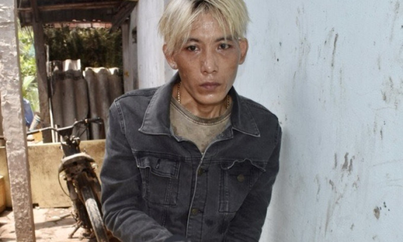 Trốn trong căn nhà hoang, tàng trữ ma túy