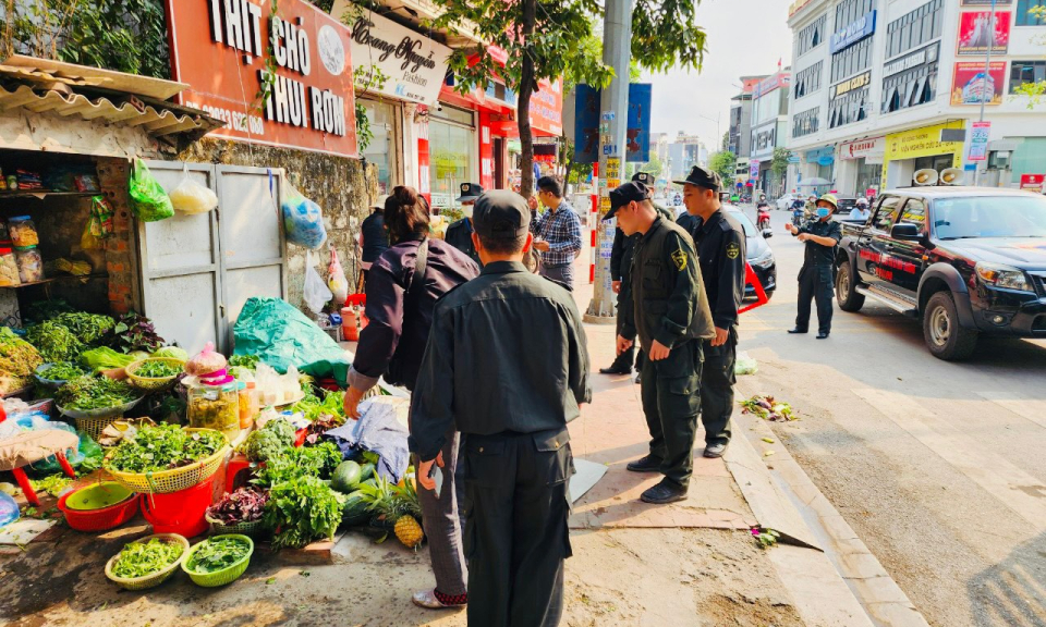 TP Hạ Long: Các xã, phường đồng loạt ra quân kiểm tra, xử lý vi phạm trật tự đô thị, vệ sinh môi trường