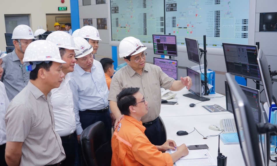 Thủ tướng Phạm Minh Chính thăm Nhà máy Nhiệt điện Quảng Ninh