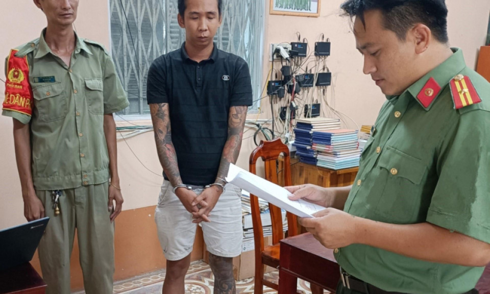 Bắt tạm giam nhóm mua bán trái phép vũ khí quân dụng