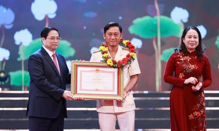 PM Chính urges continuous efforts for national development