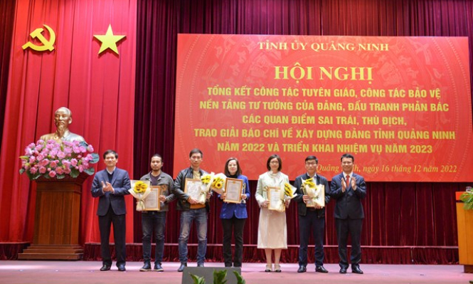  "Ẵm giải" và niềm vinh dự làm nghề của nhà báo