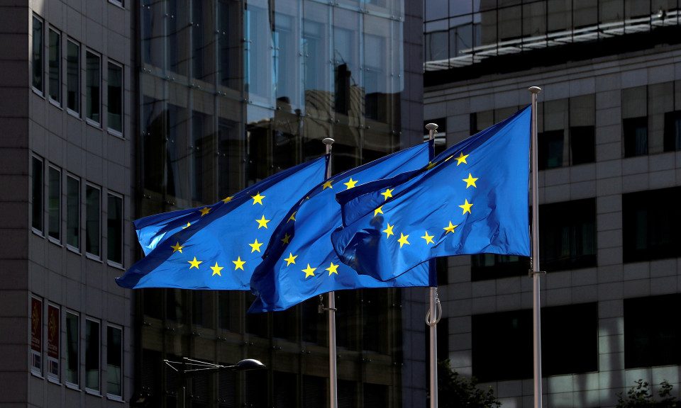 EU thông qua dự thảo quản lý AI, cấm hoàn toàn giám sát sinh trắc học