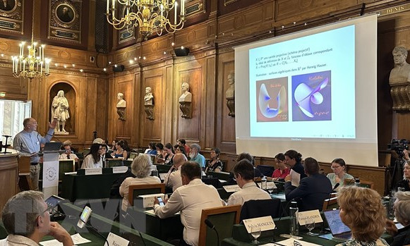 Vietnamese researchers honored in France