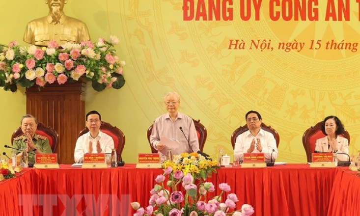 'Phát huy vai trò gương mẫu, đi đầu trong xây dựng, chỉnh đốn Đảng'