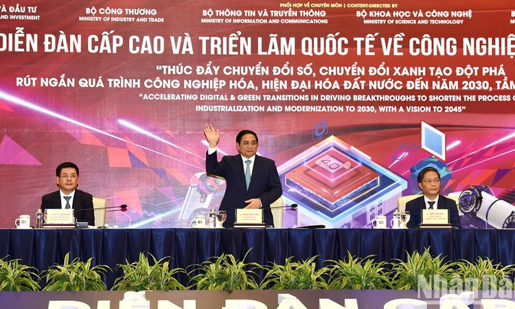 PM urges greater efforts to accelerate national industrialisation and modernisation