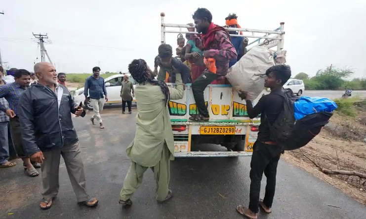 Ấn Độ và Pakistan di dời hơn 100.000 dân trước khi bão Biparjoy đổ bộ