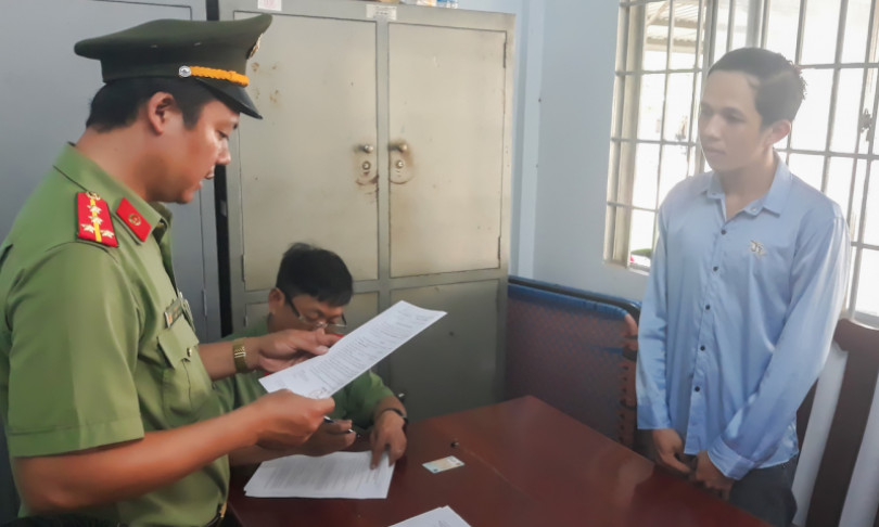 Lên mạng mua súng quân dụng để...phòng thân