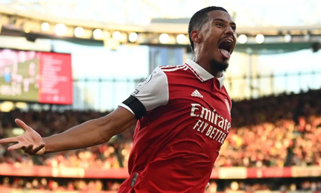 Arsenal trao lương khủng cho Saliba