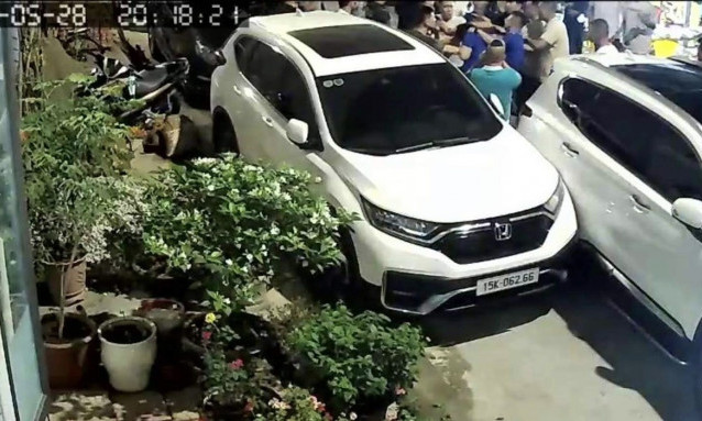 Coi chừng đi tù vì tự ý giữ xe, bắt đền sau va chạm