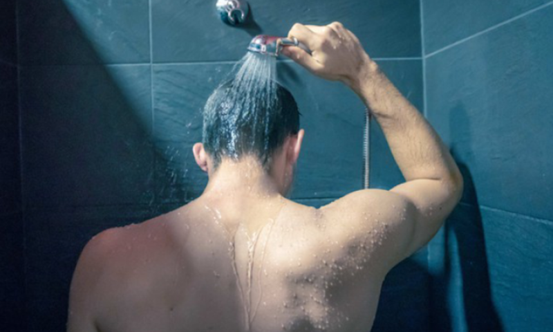 Nhiều người thích tắm ngay sau khi đi nắng, bác sĩ lên tiếng cảnh báo