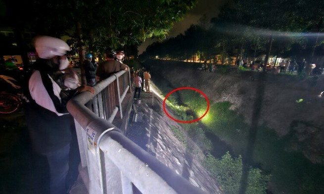 Lao xe máy xuống kênh, một thanh niên mất tích