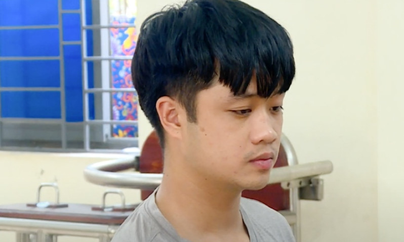 Dùng bình xịt hơi cay cướp tiệm vàng