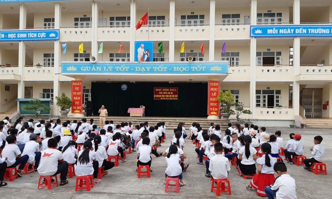 Tuyên truyền cho học sinh xã đảo
