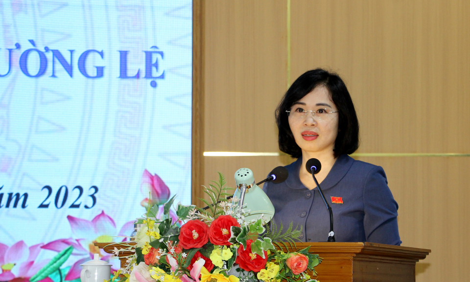 Đồng chí Trịnh Thị Minh Thanh, Phó Bí thư Thường trực Tỉnh ủy tiếp xúc cử tri TP Uông Bí