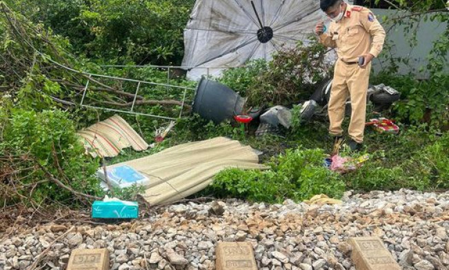 Nam thanh niên tử vong khi lái xe băng qua đường sắt