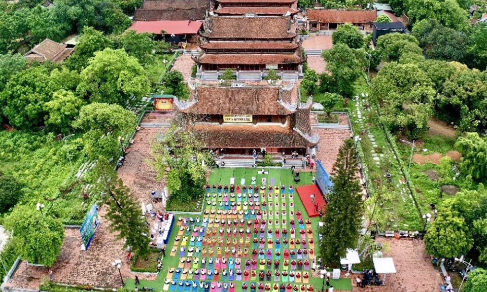 Gần 1.000 người tham gia Ngày Yoga Quốc tế lần thứ 9 tại Quảng Ninh 