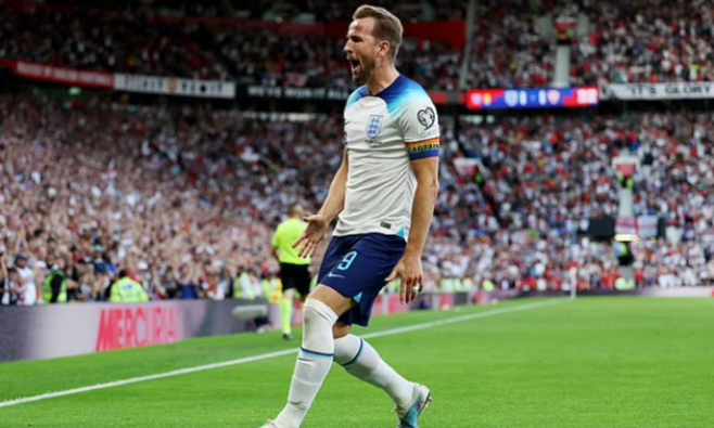 Harry Kane chờ đợi ở Man United