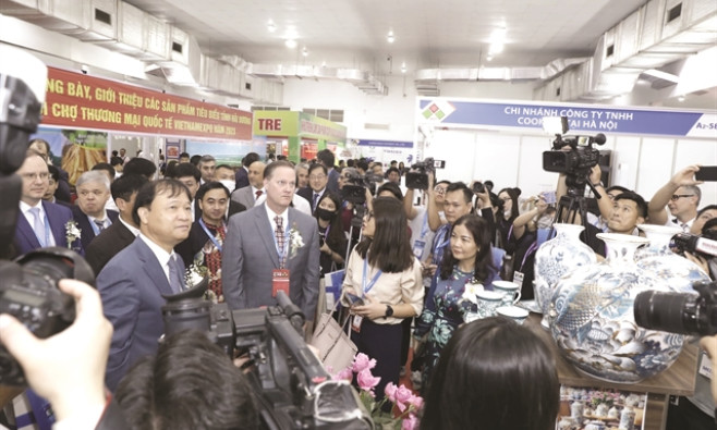 The Press and Businesses: Build trust and transparency