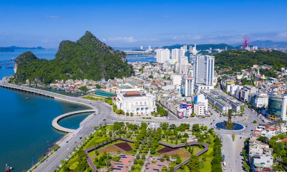 Tour du lịch quanh núi Bài Thơ