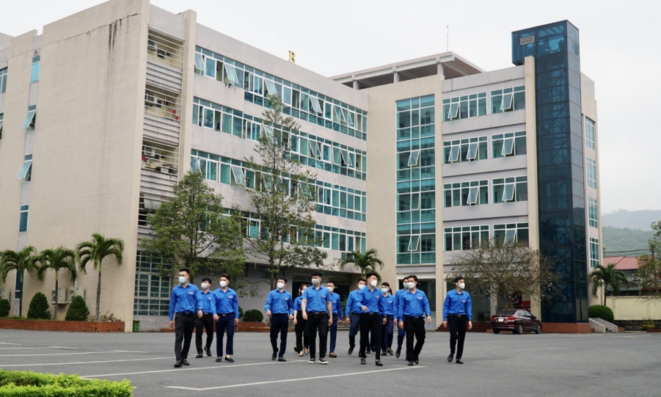 Ấm lòng công nhân mỏ