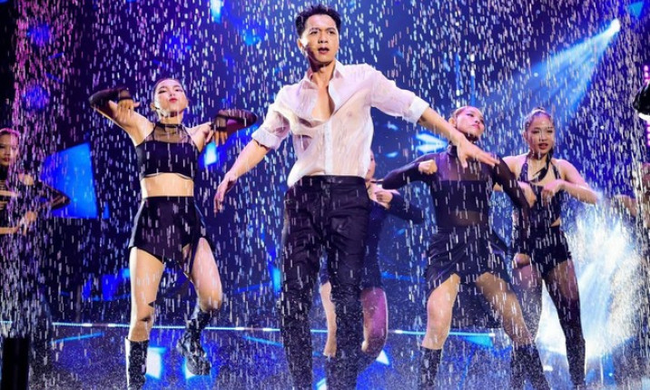 Nhạy cảm giới trong showbiz