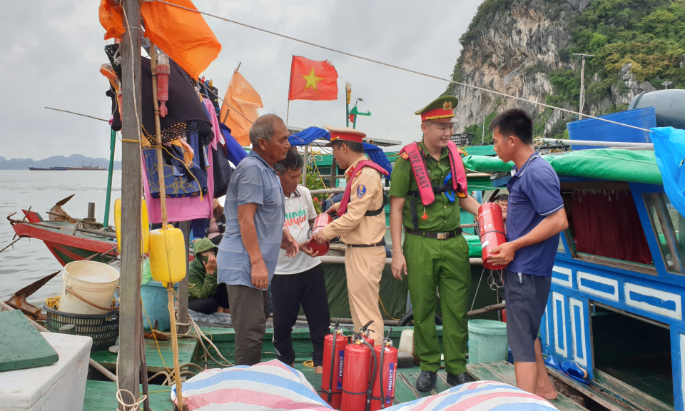 Nâng cao kỹ năng PCCC cho ngư dân