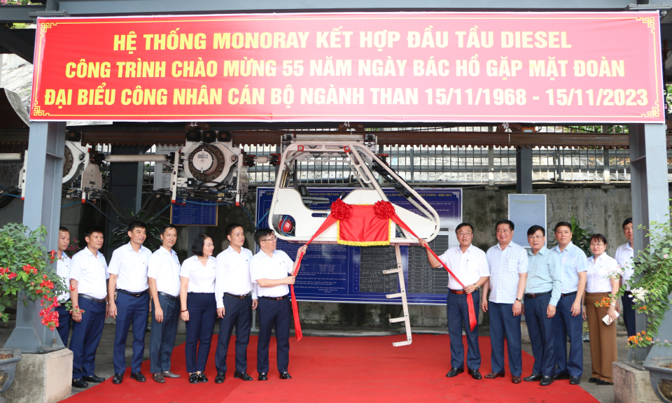 Gắn biển công trình kỷ niệm 55 năm Ngày Bác Hồ gặp mặt Đoàn đại biểu, công nhân, cán bộ ngành Than
