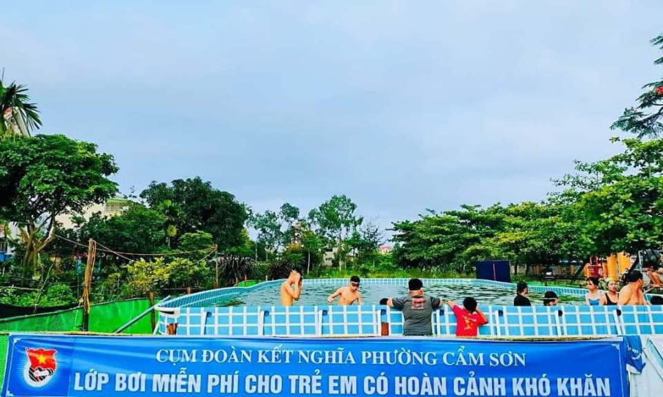 Lớp học bơi miễn phí cho trẻ em có hoàn cảnh khó khăn